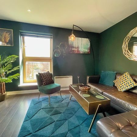 Historic Clock Tower Apartment With Rooftop Terrace And Free Secure Parking Sheffield Eksteriør billede